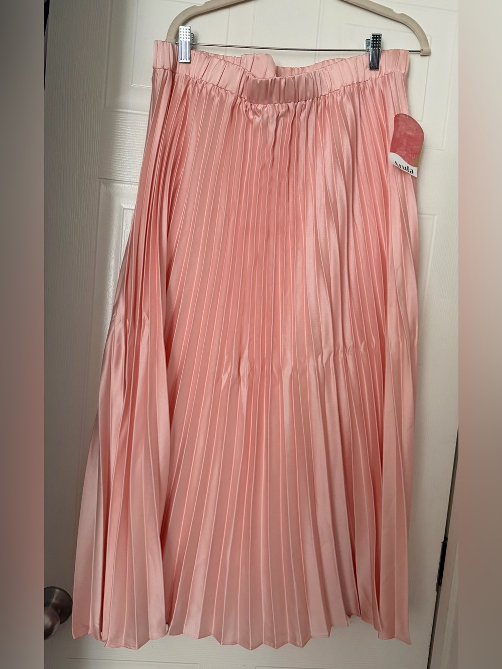 ARULA Pleated Skater Midi Skirt in Soft Pink